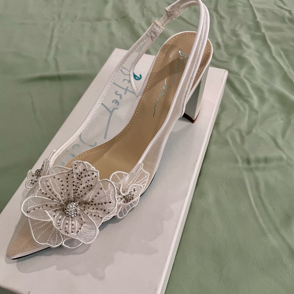Blue by Betsey Johnson White Floral Heels - Picture 5 of 10